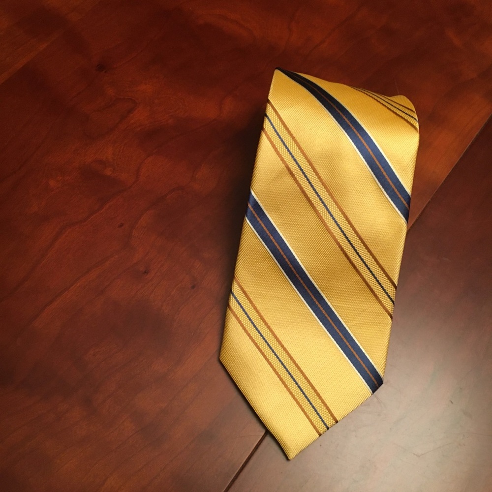 Rooster silk neck tie 59” long.